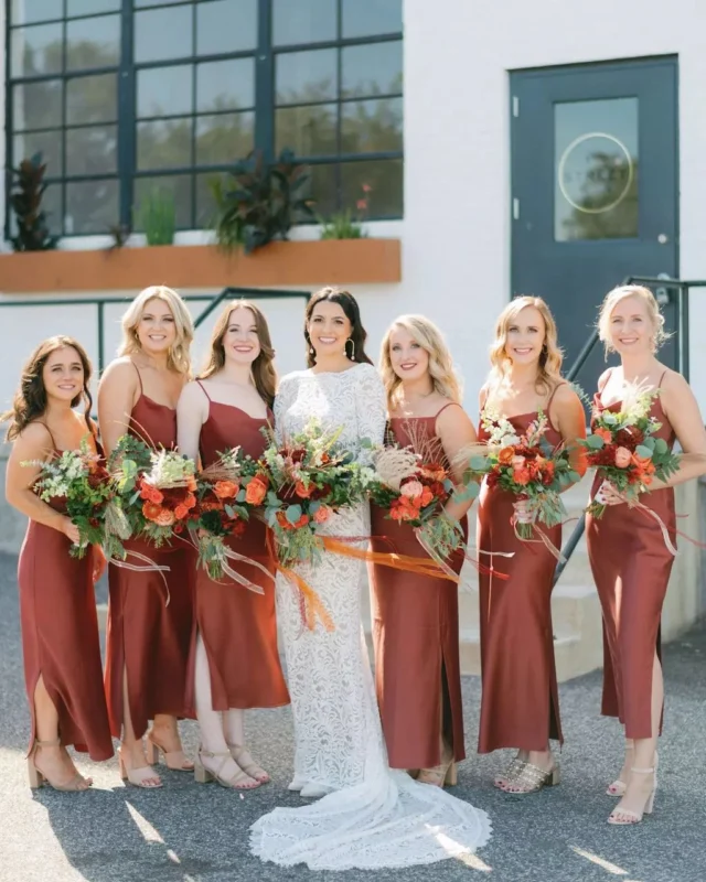 This wedding party embraced a seasonal color palette with so much style 🍂 

Venue: @mainstreetballroo @fetewell 
Photography: @sarahaaronphotography

Wedding Party | Fall Wedding | Wedding Style 
#weddingparty #bridesmaids #weddingstyle #bridalstyle #baltimoreweddingvenue #eventvenue #fetewell  #eventvenue #baltimorewedding #industrialeventspace #industrialweddingvenue #weddigvenue #havenstreetballroom