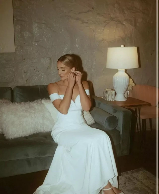 Some of the most meaningful parts of the day happen before the doors open. 

It starts here—in soft details, stillness, and a space that gives you room to feel it all✨ 

Venue: @mainstreetballroom @fetewell 
Photography @hannahrobphoto 
Makeup @vintageveilsbeauty 
Hair @theupdodarling 
Bride @kathleen.julio

Bridal Suite | Maryland Wedding | Historic Wedding Venue | Ellicott City Wedding | #bridesmaids #bridalstyle #weddingtrend #citizensballroom #fetewell  #frederickwedding #historicweddingvenue #weddingvenue #marylandwedding #maryland #fetewell