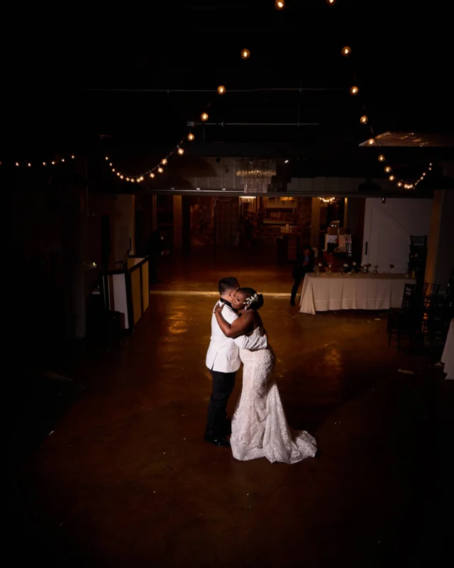 We LOVE this trend- the last dance! Once everyone leaves, head back to the dance floor to take a moment alone, in love, soaking it all in 🤍

Day of Coordinator: @keylaalanesevents
Hair: @loxuriousrootz
Bride Makeup: @facesonten
Bridal Boutique: @allmylifebridal
Groom’s Suit: @menswearhouse
Photography: @moorenfocus
Videographer: @jhough.media
Catering: @libscatering
DJ: @futurepresentations
Venue: @mainstreetballroom
Florals: @_alfigue
Rentals: @dalissaeventspartyrentals @haddadevents

#mainstreetballroom #marylandweddingvenue #marylandwedding #dmvwedding #historicweddingvenue #2025wedding #weddingtrends #pinterestwedding #outdoorweddingvenue