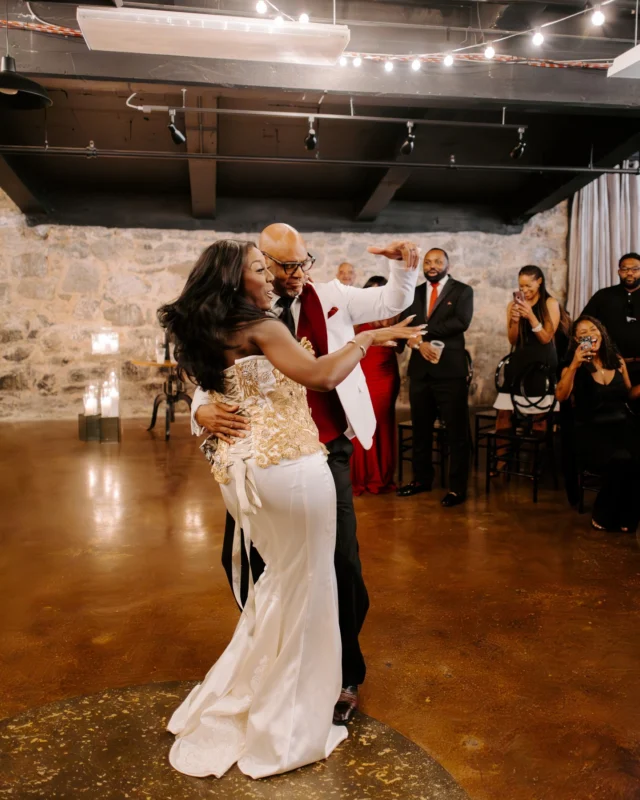 The first dance energy we like to see 👏

Photography: @oncelikeaspark
Coordination: @yourday_yourway
Florals: @sbblooms
Catering: @beefalobobs
Gown: @bridalboutiquecolumbia
Bridesmaid Dresses: @azazieofficial
Rings: @doamore @davidyurman
Ice Cream: @jenisicecreams
Bride: @jesslallz

#mainstreetballroom #marylandweddingvenue #marylandwedding #dmvwedding #historicweddingvenue #2025wedding #weddingtrends #pinterestwedding #outdoorweddingvenue