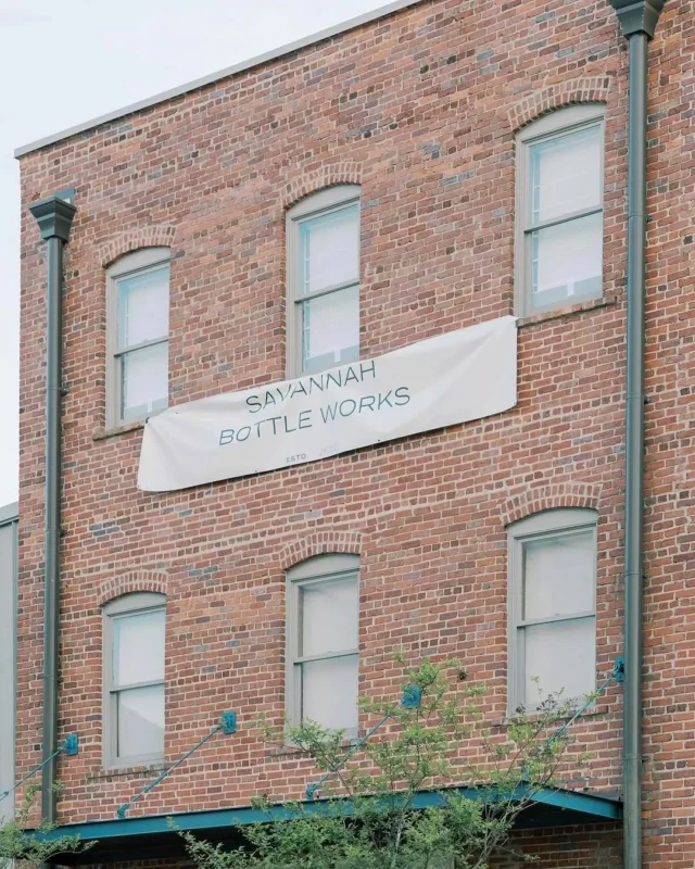 Hospitality, history, and heart🤍  Built on intention and inclusivity, Savannah Bottle Works is a space where all love stories are welcome. 

Repost from @barefootroyalphotography 

Venue @savannahbottleworks @fetewell
Photography: @barefootroyalphotography
Hair + Makeup @lane_makeupartistry
Gown @ivoryandbeau
Dj @allaboutyouentertainment

Savannah Bottle Works | Savannah Wedding Venue | Georgia Wedding Venue | Fetewell Venue | Historic Wedding Venue | #savannahbottleworks #savannahgeorgia #savannahwedding #savannahweddingvenue #georgiawedding #georgiaweddingvenue #fetewell #weddingvenue #eventvenue #historicvenue