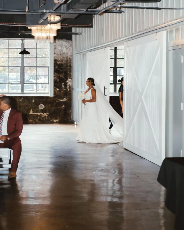 We love how our barn doors give our couples their big reveal down the aisle 🤍 

Photography @jessarosemoments

#mainstreetballroom #marylandweddingvenue #marylandwedding #dmvwedding #historicweddingvenue #2025wedding #weddingtrends #pinterestwedding #outdoorweddingvenue