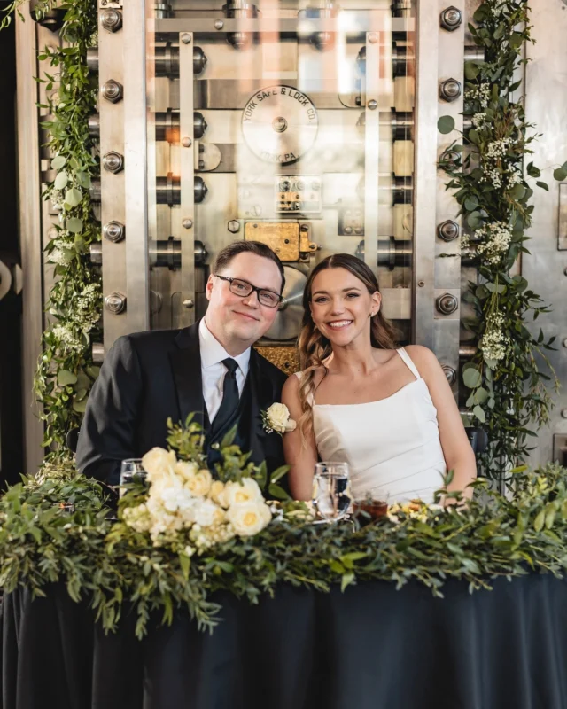 Sweetheart table in front of the vault? Yes please!

Photography: @rachelschrock.photography

#citizensballroom #marylandweddingvenue #marylandwedding #dmvwedding #historicweddingvenue #2025wedding #weddingtrends #pinterestwedding #2025bride #2025weddingtrends