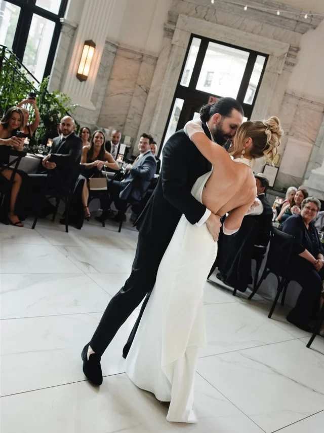 As Frank Sinatra once said- Fly me to the moon 🌛✨💛

Photography: @maddiekayephoto 
Coordinator: @simplyfreshevents @simplyfreshevents_coordinators
Videography: @bywillsarmiento

#citizensballroom #marylandweddingvenue #marylandwedding #dmvwedding #historicweddingvenue #2025wedding #weddingtrends #pinterestwedding #2025bride #2025weddingtrends