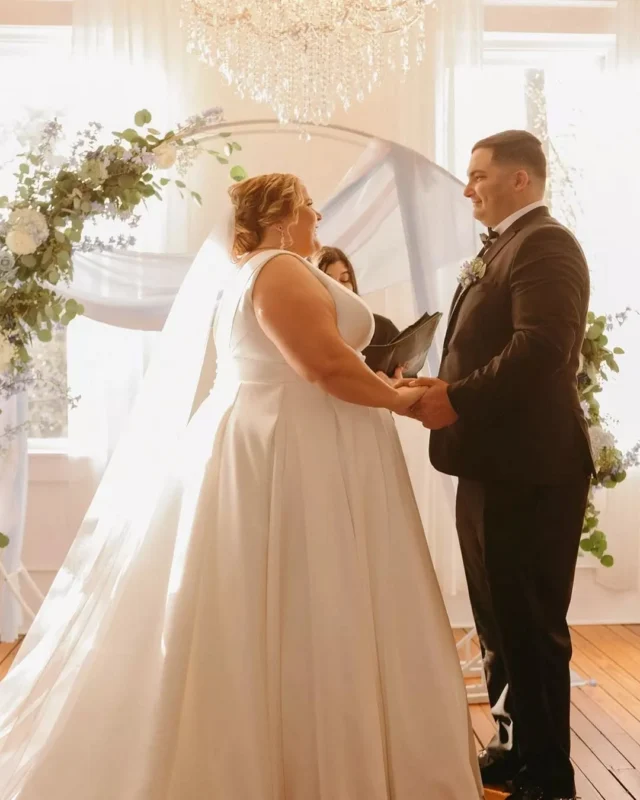 Airy and beautifully intentional, the White Hall is designed to evolve with every couple’s unique vision.

Venue: @savannahbottleworks @fetewell 
Planner: @magnolialaneevents 
Photography: @lillian.alannafilmandphoto
Florals: @verdellflorals 
Cake: @sinlesssweettreats

Wedding Ceremony Design | Georgia Wedding Venue | Savannah Georgia | Savannah Event Venue | Savannah Bottle Works | Fetewell Venue | #weddinginspo #savannahbottleworks #savannahgeorgia #savannahwedding #savannahweddingvenue #georgiawedding #georgiaweddingvenue #fetewell #weddingvenue #eventvenue #historicvenue