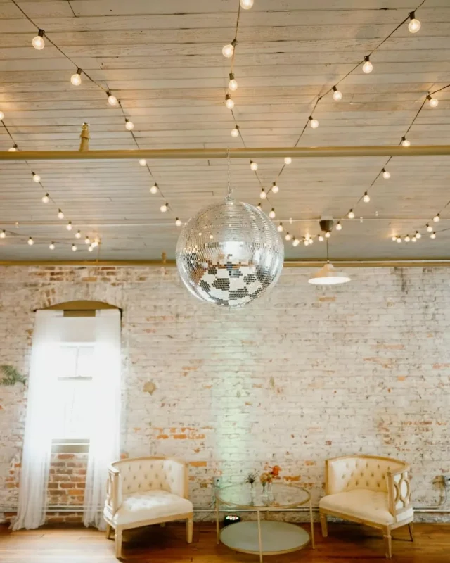 When the lights hit just right and the dance floor is ready—magic happens at Savannah Bottle Works✨🪩 

Venue: @savannahbottleworks @fetewell
Photography: @ashleecphotography
Planner: @savannahmagoliaevents
Videography: @ardsleyparkproductions
Florals: @peachykeeneflowerfarm
Beauty: @bridalbywonderland_beautybar
Desserts: @grinsandgigglescookieco
DJ + Photo Booth: @allaboutyouentertainment
Rentals: @mccoyseventprofessionals
Hotel: @theannsavannah

Savannah Wedding Venue | Georgia Wedding Venue | Savannah Bottle Works | Georgia Bride | Wedding Reception Inspo | Historic Wedding Venue |