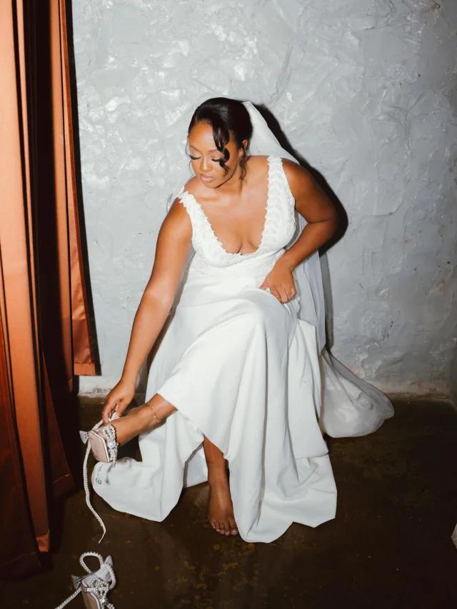 Who knew a changing room could look so aesthetic 😉

Photography @jessarosemoments

#mainstreetballroom #marylandweddingvenue #marylandwedding #dmvwedding #historicweddingvenue #2025wedding #weddingtrends #pinterestwedding #outdoorweddingvenue