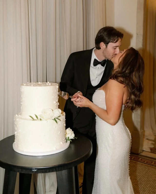 No matter the cake trend of the year, we always love a cutting photo 🎂

Photo 1: @vivsantini_photography Cake: @flourishcakeryandevents
Photo 2: @weddingsbycamren 
Photo 3: @milkshopphoto  Cake: @sagecakery 
Photo 4: @barbaraophotography 

#citizensballroom #historicweddingvenue #marylandwedding #marylandweddingvenue #dmvwedding #2025weddingtrends