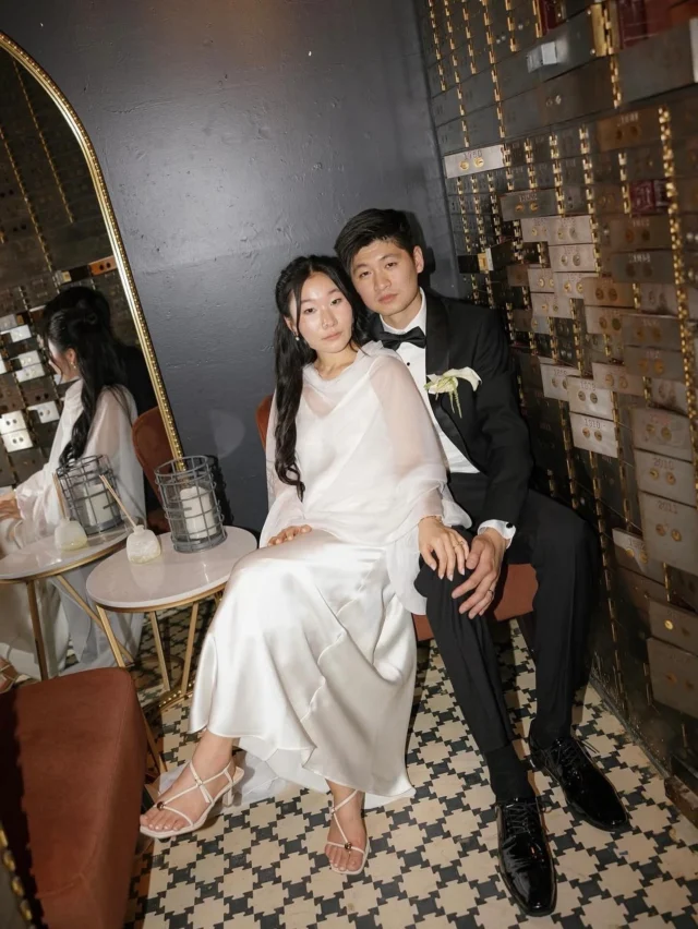 Portraits in the vault have become a Citizens Ballroom tradition 🤍

Photography @susanlyphotography 
Florals: @gottefni 
HMUA: @evamuah.dc 

#citizensballroom #marylandwedding #historicweddingvenue #marylandweddingvenue #dmvweddings #2025wedding #weddinginspo