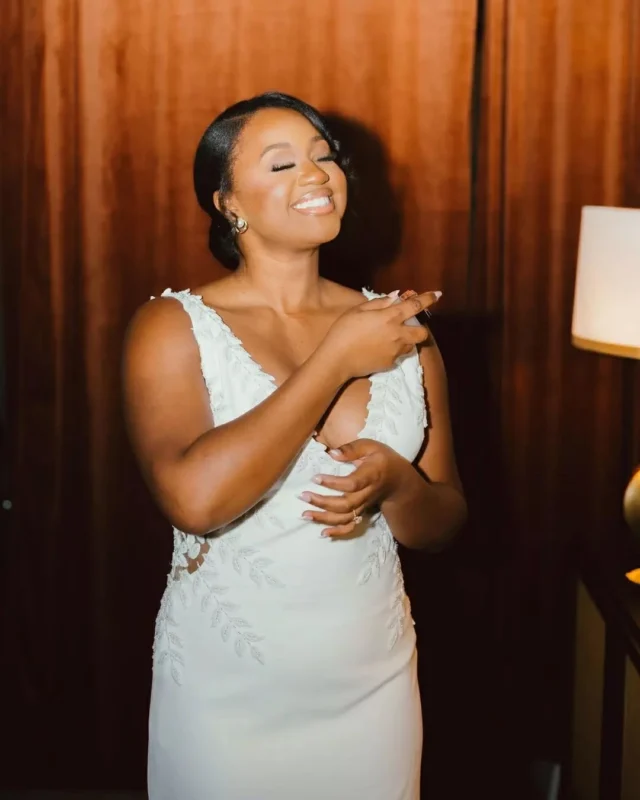 The beauty of a wedding day isn’t only in the grand moments—it’s in the stillness, the details, and the people around you.

Venue: @mainstreetballroom @fetewell
Photographer: @jessarosemoments
Planner: @plannedbylee
Cake: @treatsbysassy

#mainstreetballroom #oldellicottcity #ellicottcity #ellicottcitywedding #marylandwedding #maryland #weddingvenue #fetewell #bridalstyle #bride #bridalsuite
