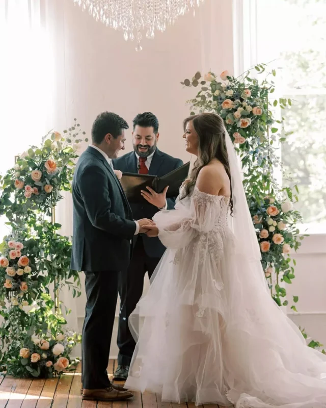 The White Hall @savannahbottleworks has a way of making every ceremony glow—simple, elegant, and full of meaning.

Now booking 2026 + 2027

Venue @savannahbottleworks @fetewell
Photography: @barefootroyalphotography
Hair + Makeup @lane_makeupartistry
Gown @ivoryandbeau
Dj @allaboutyouentertainment

#weddingceremony #savannahbottleworks #savannahgeorgia #savannahwedding #savannahweddingvenue #georgiawedding #georgiaweddingvenue #fetewell #weddingvenue #eventvenue #historicvenue