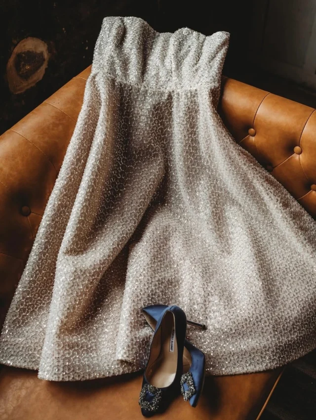 Beautiful details of a perfect fall wedding ❤️

Caterer: @simplyfreshevents
Photographer: @brittanydunbarphotography
Flowers: @gotteni
Rentals: @smthingvintage
DJ & Photobooth: @baltimoresoundentertainment
Dress: @poshbridalmd @essenseofaustralia
Dress 2:@shophelsi @anthropologie
Hair & MakeUp: @btvbeauty
Shoes: @manoloblahnik@christianlouboutin
Cookies: @stewedsugar
Bride: @karindipity

#mainstreetballroom #marylandweddingvenue #marylandwedding #dmvwedding #historicweddingvenue #2025wedding #weddingtrends #pinterestwedding #outdoorweddingvenue