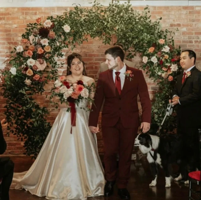 When “man’s best friend” takes their job very seriously 🐶

Photography: @anugrahaiyer
Florals: @solandbloomfloralco 

#mainstreetballroom #marylandweddingvenue #marylandwedding #dmvwedding historicweddingvenue 2025wedding weddingtrends pinterestwedding outdoorweddingvenue