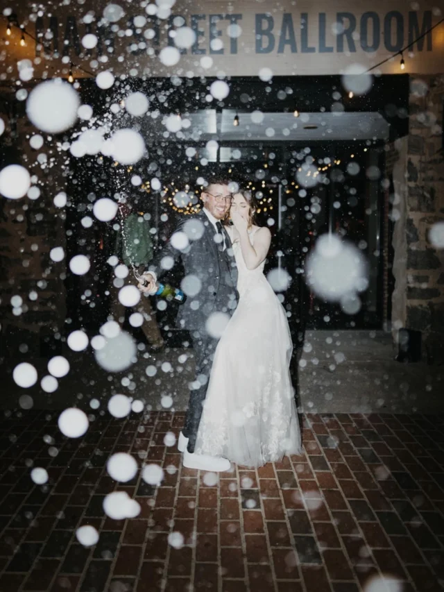 Happy holidays 🤍 We hope everyone has an amazing week surrounded by friends & family 

#mainstreetballroom #marylandweddingvenue #marylandwedding #dmvwedding historicweddingvenue 2025wedding weddingtrends pinterestwedding outdoorweddingvenue