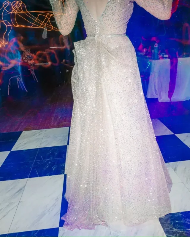 The vibes? Unmatched. 💃✨

Venue: @savannahbottleworks @fetewell
Photographer: @autumncphoto
Hair: @maladroitvixen @chredmar
Dress: @sweetelegancebridal
Bride: @lapin_studios

#weddingreception #savannahbottleworks #savannahgeorgia #savannahwedding #savannahweddingvenue #georgiawedding #georgiaweddingvenue