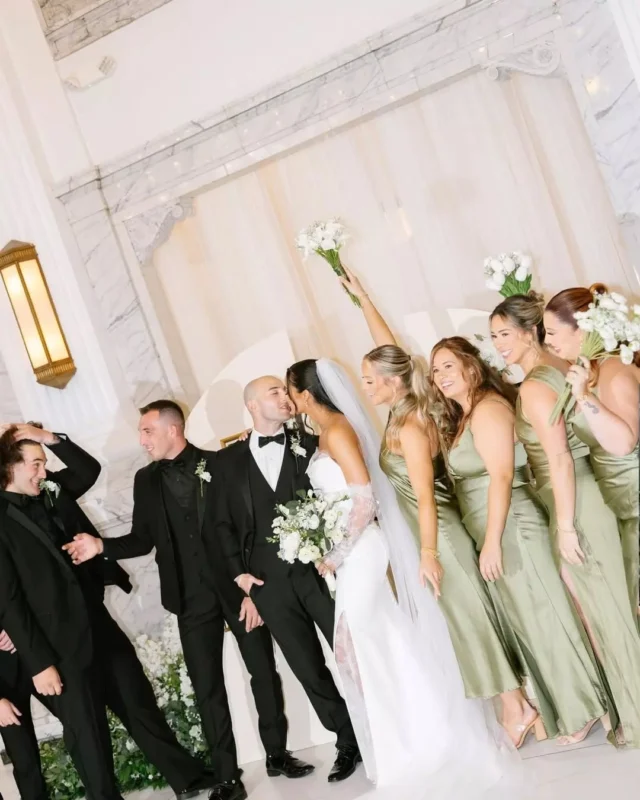 Surrounded by the ones who know your story best.

We love seeing the quiet, candid joy of a couple surrounded by their inner circle—the people who make the biggest moments feel like home.

Repost from @reggggie_

Photographer: @julissamartinezphotography
Venue: @citizensballroom @fetewell 
Coordinator: @sleepingbeedesigns
