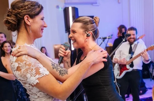 What song do you think they’re singing?? We feel like it’s Valerie

Venue: @citizensballroom
Photographer: @photographybybrea
Florist: @thefrederickfloralbar
Coordinator: @wedwithsteph
Catering:@cravecateringco
Transportation: @marylanddoubledeckers
Dessert: @penelopesbakeshop
Entertainment: @danmcguiregroup @jamiekayemusic
Rentals: @selecteventgroup
Photo Booth: @districtbooths

#citizensballroom #historicweddingvenue #livemusicwedding