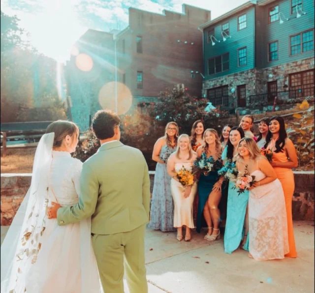 Warmer weather is so close we can taste it 💛

Photography: @tellophotos97
Vendor Collective: @thewholestoryweddings 
Florals: @abovebeyondweddingdesigns

#mainstreetballroom #historicweddingvenue #springwedding