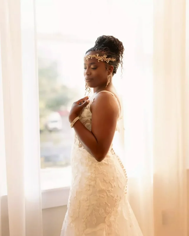 Ethereal light and intricate lace 🕊️

The perfect recipe for a relaxed morning in the White Hall.

Venue: @savannahbottleworks @fetewell 
Photographer: @itsallintheframephotography 

georgia bride. summer bride. savannah wedding venue. savannah georgia. bridal inspiration.