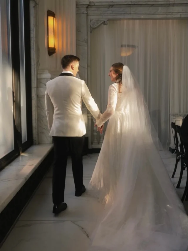 Portraits that feel like a dream to kick off National Proposal Day 🤍 We’re so excited to meet new couples at the Downtown Wedding Walk on April 26th (and if you get engaged today you still have time to register 😉)

Photo & Video @photographedbydrew
Planner @wedwithsteph
Venue @citizensballroom
Florals @wild.indigo_
Hair @goodgracebeautyco_
Cake @sanctuarymodernkitchen

#citizensballroom #historicweddingvenue #nationalproposalday