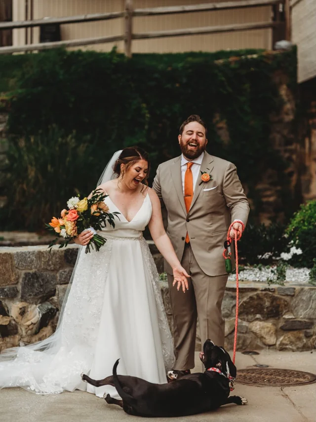 This is your reminder to bring your fluffy ones (possibly a selfish request 🤭)

Photo: @brittanydunbarphotography 

#mainstreetballroom #historicweddingvenue #outdoorweddingvenue