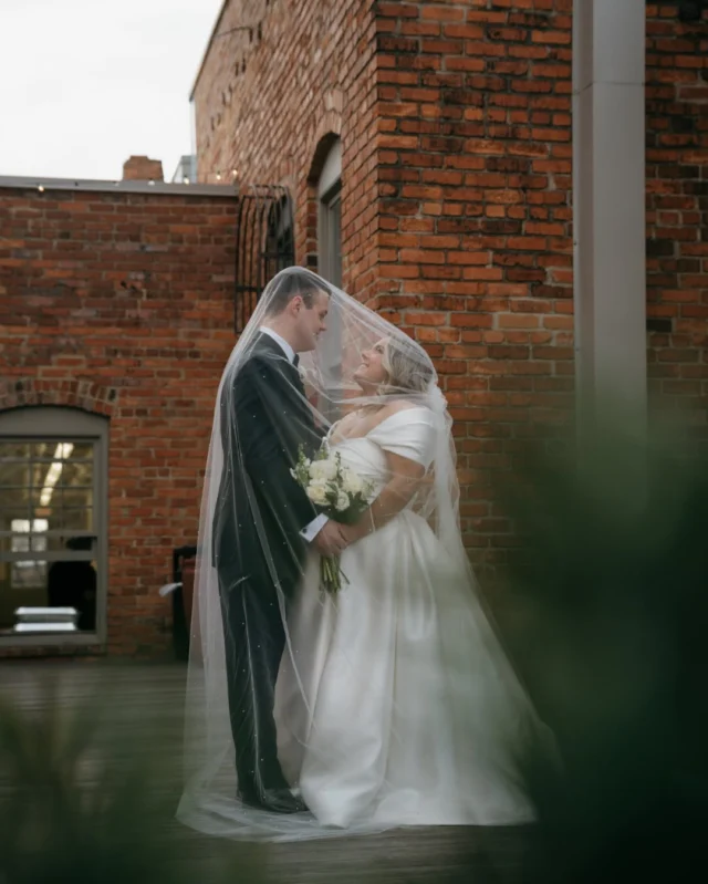 Maria + Will, from first look to last dance 🕊️

Venue: @savannahbottleworks @fetewell
Content creator: @kapturedby.kc @kapturedby.suz
Photo: @emilymckennaphoto
Planner: @andoverstreetevents
Hair: @tarynshairchair
Makeup: @makeupxalix

savannah wedding venue. 2027 bride. georgia wedding planning. savannah historic district. georgia wedding venue. lowcountry wedding.