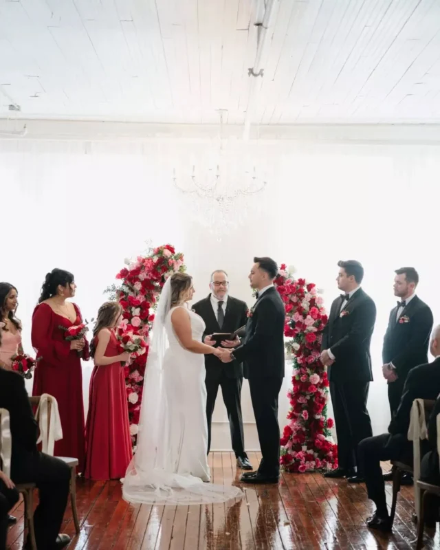 A ceremony in the White Hall that we keep coming back to 🤍

Red and pink florals against bright white walls — the contrast was everything. The details set the tone, and the room held the rest beautifully.

Photo: @gingersnap.studios
Venue: @savannahbottleworks
Video: @ardsleyparkproductions
Second Shooter: @abbygilesphotography
Dress: @idobridalathens
Hair/Makeup: @utopiancreationsbridal
Florals: @dlj.workshops.events
DJ: @eynentertainment
Catering: @savannaheventcatering_

savannah wedding venue. 2027 bride. georgia wedding planning. savannah historic district. georgia wedding venue. lowcountry wedding. wedding ceremony.