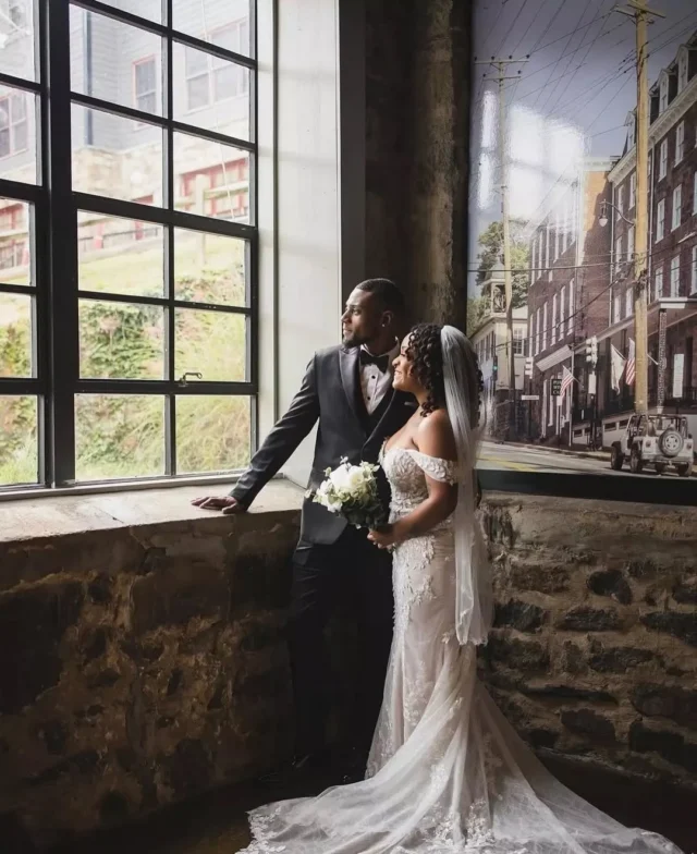 Main Street Ballroom doing what it does best 🤍

Venue: @mainstreetballroom @fetewell 
Photographer: @imagesbygeneva
Bride MUA: @already_perfect