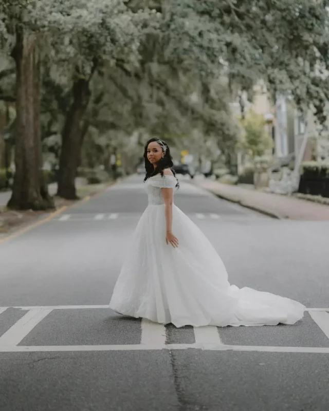 Evan and Felicia in downtown Savannah, and @md_houston absolutely delivered. Romantic, candid, completely dreamy — this is what happens when the city becomes part of the story.

Venue: @savannahbottleworks @fetewell 
Photographer + Violin: @md_houston
Rings: @chrysella
Getting ready location: @thealidahotel
Dress: @wedding_dress_online 
Tuxedo: @menswearhouse 
Hair + Makeup: @bridalbywonderland_beautybar
Planning, florals, rentals, design: @belle_eventsco 
Officiant: @wer1weddings
Ceremony 2nd shooters: @versaguisphotography @snapshot_mg
DJ: @djsmoove_93
Cupcakes: @gigiscupcakessavannah
Catering: @savannaheventcatering_