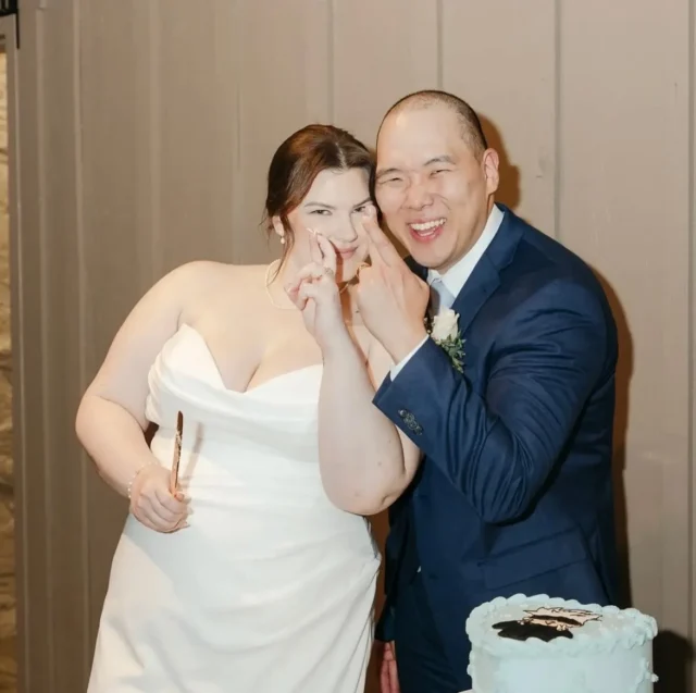 Swipe to see the coolest wedding cake 🤭

Photography @justinkunimoto
DJ/ @bmorefortherecord
Venue: @mainstreetballroom
Flowers: @oldtownflowersmd
HMUA: @priscillambeauty
Cake: @kupcakesco
Catering: @libscatering

#mainstreetballroom #historicweddingvenue #weddinginspo #vintagewedding